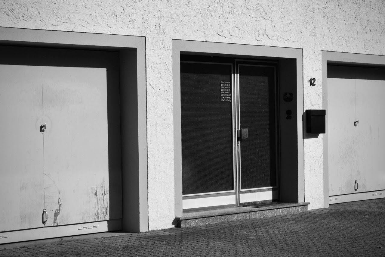 How to Keep Employees, Customers, and Vehicles Safe from Malfunctioning Doors